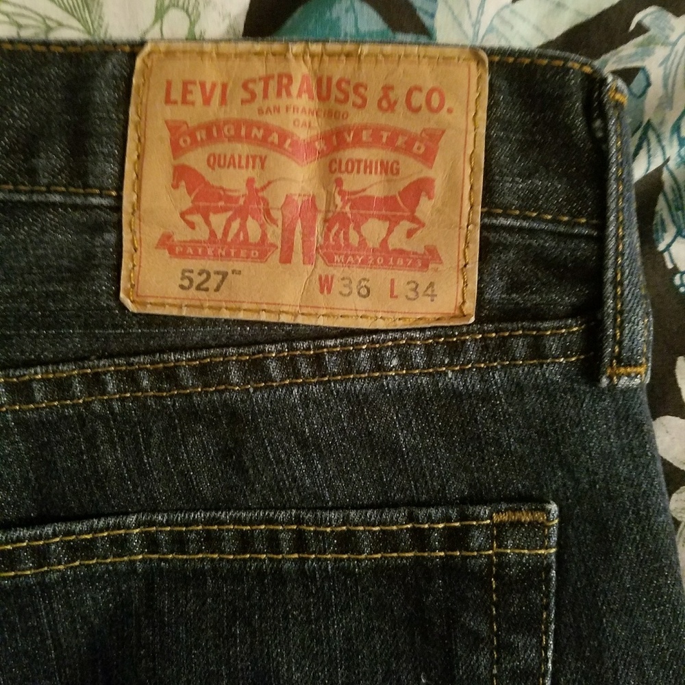 Mens Levi 527